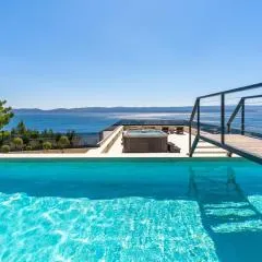 Seaview Villa BLUE LAGOON with private pool, jacuzzi, media room, 6 bedrooms, beach 70m