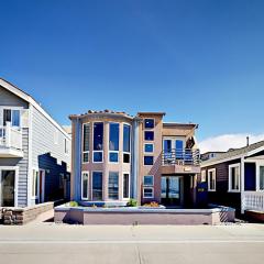 The Strand Oasis Boardwalk beauty with epic oceanfront views, charming interior, balcony & AC