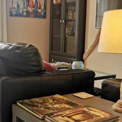 Flat 12 Sebastian Court - 2 beds with a four poster