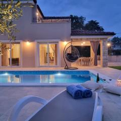 Villa Lukas&Ana s bazenom,dječjim igralištem