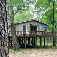2 BDRM Treehouse Hideout- Lake Conroe with Boat ramp