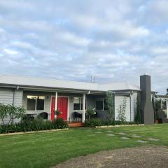 Kinloch Cottage Stunning Stay on Daisy Hill Vineyard