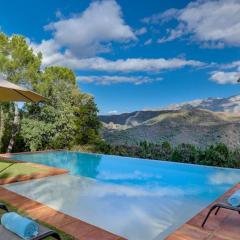 Paradisiacal Villa in Benahavís with Jacuzzi and Private Pool
