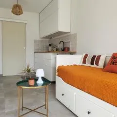 Charmant studio moderne avec extérieur "Dormir en provence"
