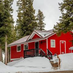 NEW RENTAL - Cozy Cabin with Stunning Views - Crimson Cabin