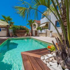 Apartments "Villa Antišin" with heated pool