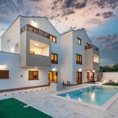 Vila Rušinac - private heated pool