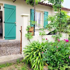 Écrin de verdure de 45 m2 - Plage à 400m - Jardin, Parking privé, WIFI