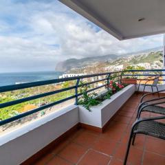 Sea and sunset view apartment in Funchal
