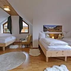 Neu eingerichtetes Ferienhaus mit Bergblick und großer Sonnenterrasse