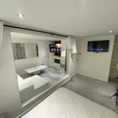 Luxurious high spec 1 bedroom apartment in London