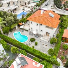 Villa Deja Blue by Ezoria Villas