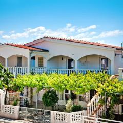 Apartment on Vir Island near the Beach