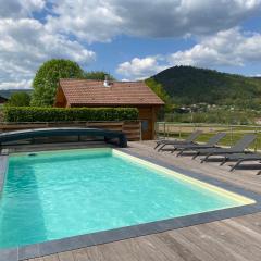 Chalet avec Jacuzzi et Piscine, déco soignée esprit cocooning