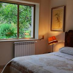 Colazione in giardino con vista mare