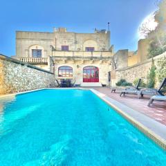 Villa Rossa Gozo - 5 bedroom ensuite with pool & jacuzzi