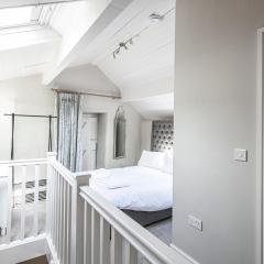 The Artists Loft - a superb cottage sensitively converted from a Grade II Listed 17th Century building