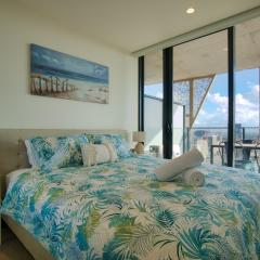 King Bed Luxury CBD Coastal Room with Amazing City Views, Spa, Gym, BBQ, Steam & Sauna Rooms