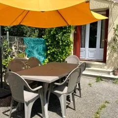 Appartement F3 de 60 m² au rez de chaussée d'une villa