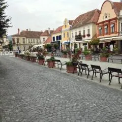 Vár-Lak