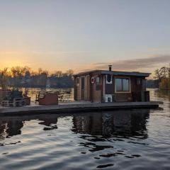 Hausboot mit Hottub in Berlin