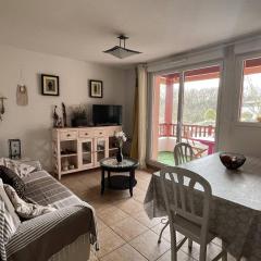 Cambo T2 avec terrasse sud et piscine - FR-1-495-59