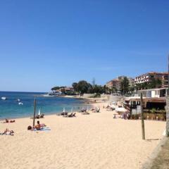 Ajaccio magnifique T2 37m2 centre ville vue mer au bord de la plage Neuf 4 couchages balcon parking privé fermé Clim wifi