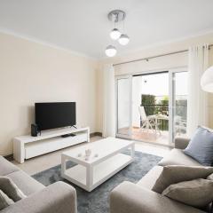 Modern and Spacious Holiday Apartment, Cabanas