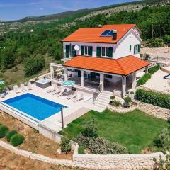 Splendid villa with heated pool, beautiful covered terrace with panoramic view