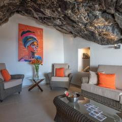 Spectacular Cave with two large terraces (70m2) by the sea