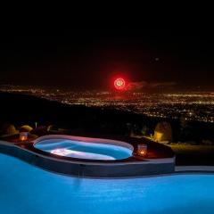 Cliff House - El Paseo Retreat with amazing views of Palm Desert city lights