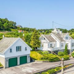 Gorgeous Home In Skjoldastraumen With Outdoor Swimming Pool