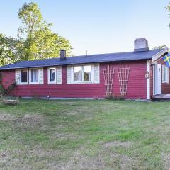 3 Bedroom Lovely Home In Torhamn