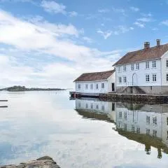 Beautiful Apartment In Farsund With Kitchen