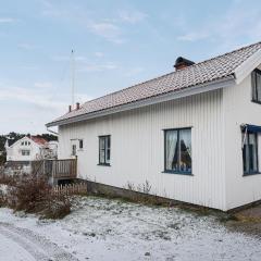 Awesome Home In Grebbestad With 4 Bedrooms And Wifi