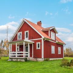 Cozy Home In Landsbro With Kitchen