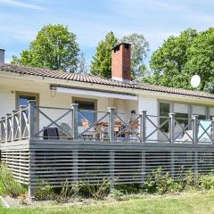 Awesome Home In Hjlteby With Wifi