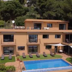 VILLA LA CALA with swimming pool & sea view, 10 min walk from the sea