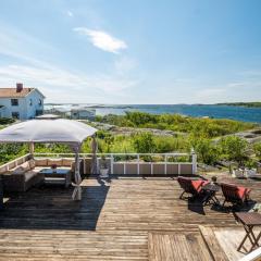 Large and cozy accommodation on Donsö with ocean view