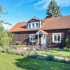 Cozy Apartment In Frjestaden With Kitchen