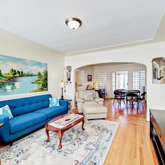 Little Italy Charmer Spanish-style home in the heart of Little Italy with 3 patios, garden & parking