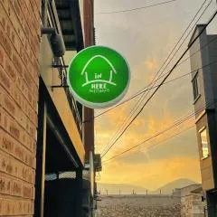 인히어 게스트하우스