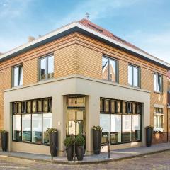 Amazing Home In Ijzendijke With 3 Bedrooms And Wifi