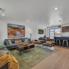 The Palms in Gilbert, AZ - A Desert Getaway with Hot Tub, Private Office with Free Wi-Fi, Walk to Heritage District, Custom Murals & Artwork, Outdoor Games, 20 minutes to Bell Bank Sports Facility, Scottsdale & Phoenix Airport, home