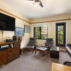 2767 Slopeside condo