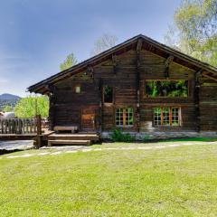 4BR Traditional Chalet BBQ + Fireplace + View