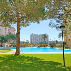 Global Properties, Practico apartamento con piscina en Residencial Brezo Canet