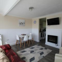 Relaxing Chalet on popular California Sands short stroll to beach, nr Norfolk Broads & Great Yarmouth