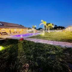 Villa Nunzia con piscina, sauna e idromassaggio.