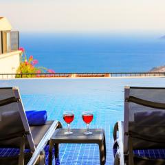 Modern 4 Bedroom villa with sea views & salt-water pool
